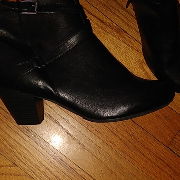 Boots - Picture 3 of 4